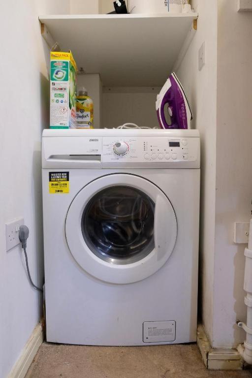 Lord Street With Free Parking & Wifi- Salford Uni, Victoria Station, Ao Arena Apartment Manchester
